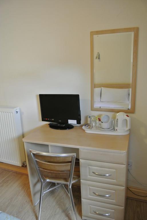 Carlton Hotel London Room photo